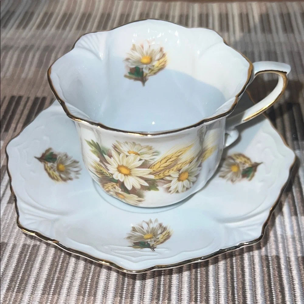 Fielder Keepsakes Fine Porcelain‎ Cup & Saucer Set – Daisies & Wheat